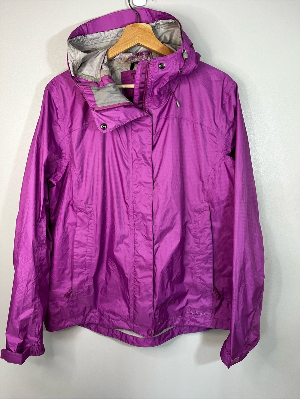 LL Bean Lightweight Lilac Rain Jacket with Hood Women’s Large